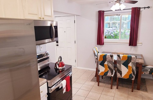 Dearborn Heights House | Charming Retreat, 30 min to Det & AA, Bonfire Pit