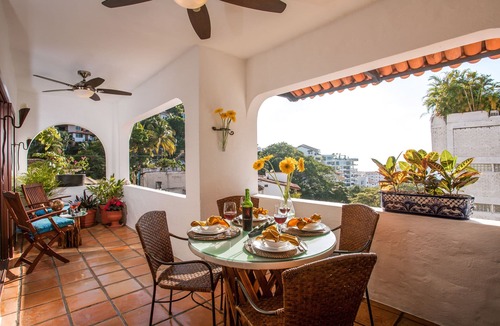 Romantic Zone Condo | Charming Romantica Zone condo-ocean and mountain views-minutes from the beach!