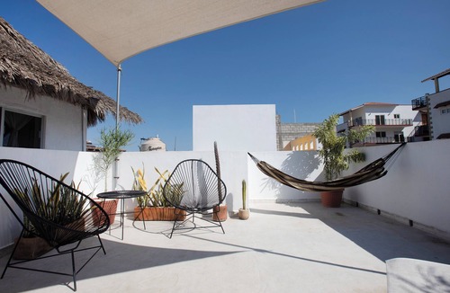 Emiliano Zapata House | Charming rooftop bungalow 1 block from the beach!