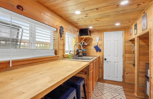 Dripping Springs House | Charming Tiny House in Dripping Springs w/Grill, Fire Pit & Views