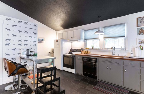 Taylor Berry House | Charming vintage home, centrally located. Fenced yard. Foodie kitchem.