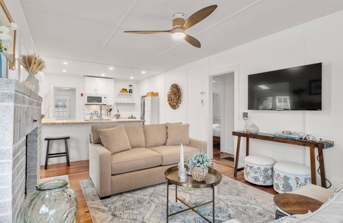 Plymouth House | Charming waterfront 3-bedroom house on White Horse Beach