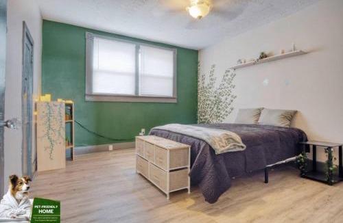 Windsor Park Apartment | Charming Windsor Park Stay 1br1ba W Workspace