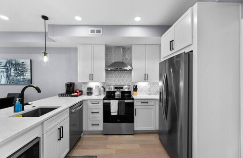Trinidad Hotel | CharmingReno+Sun Filled+Well Located+H St+Garage