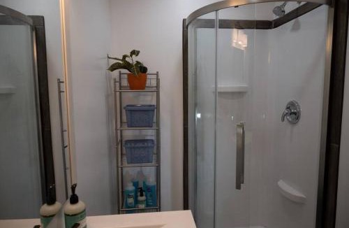 Mars Hill-Blaine House | Cheerful 1 Bedroom Home with Mountain View