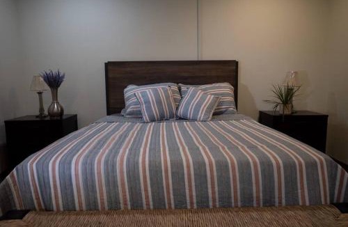 Mars Hill-Blaine House | Cheerful 1 Bedroom Home with Mountain View