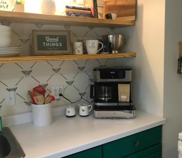 Decatur House | Cheerful 2 Bedroom Cottage on 5th