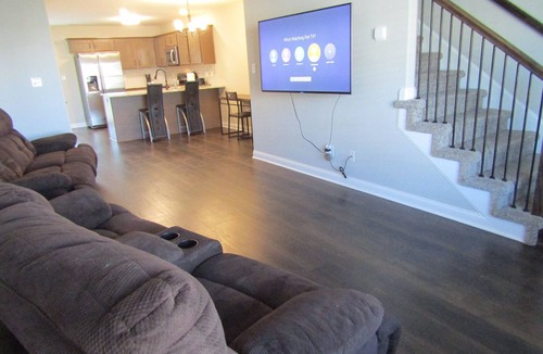 Clarksville House | Cheerful 2-Bedroom Townhouse with Pool