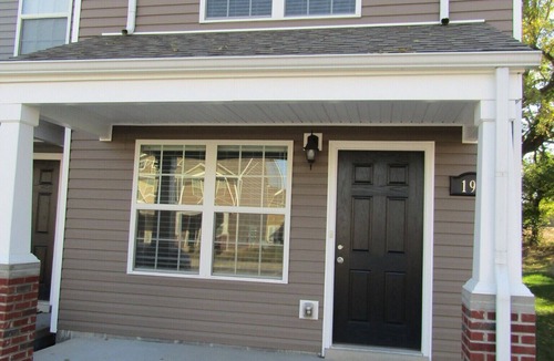 Clarksville House | Cheerful 2-Bedroom Townhouse with Pool