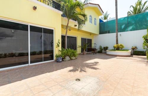 Mezcales House | Cheerful 4 Bedroom house with Swimming Pool