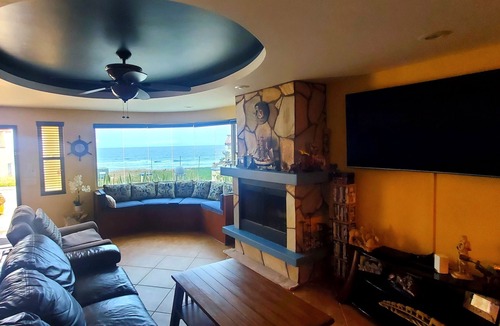 La Mision House | Cheerful Oceanfront 3BR Home