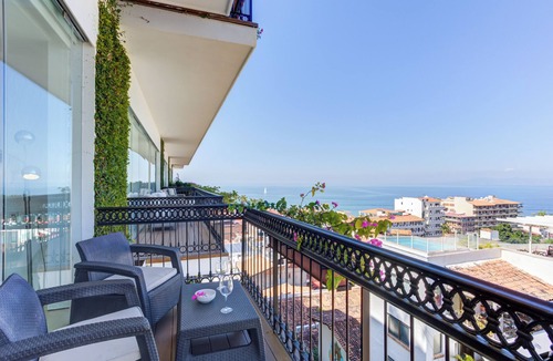 Emiliano Zapata Apartment | Chic 1 bed 2 bath Best Ocean Views Zona Romantica