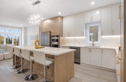Markham House | Chic 5-Bedrooms & 4 and half Bathrooms with Elevator and Luxury Finishes