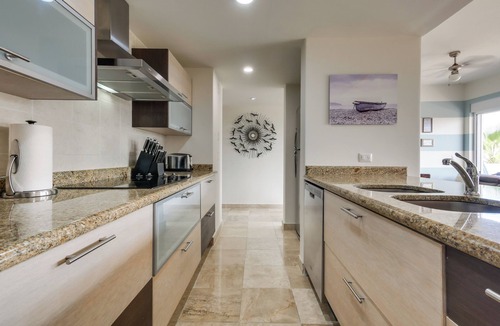 Pedregal Condo | Chic Cabo Condo - Walk to Marina & Downtown!