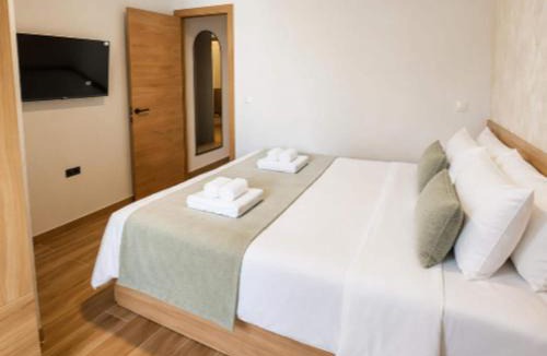 Guindalera Apartment | Chic Central Haven with Terrace