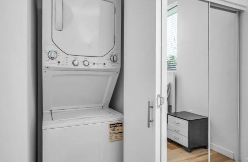 Wilshire Apartment | Chic Loft Style 1-Bedroom With Balcony and view of Hollywood Sign