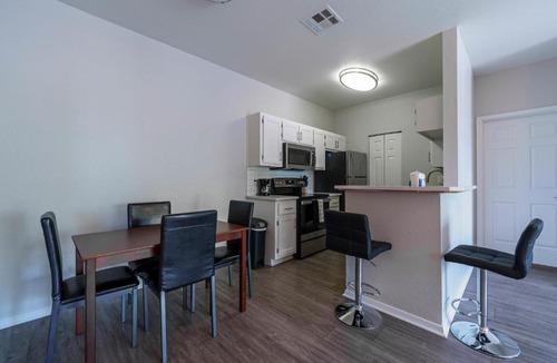 Greenbell Apartment | Chic Modern 2 Bedroom Apartment at Lookout Mountain by Stay Gia