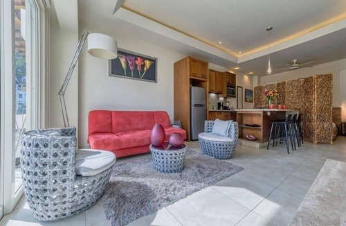 Amapas Apartment | Chic Studio -Rooftop Pool - Ocean View - King Bed