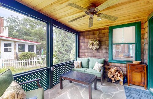 Raymond House | Chickadee Cottage