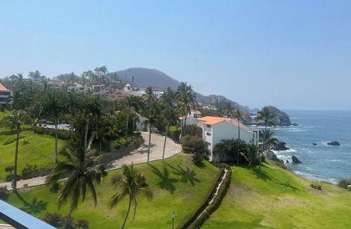 Manzanillo Condo | Chihuahua 144, Charming 2-bedroom, ocean front, AC, king bedroom, loft bedroom