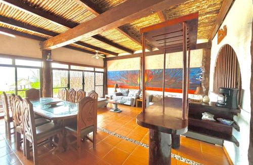 Zona Hotelera House | Chillaxing Beach Front House