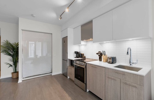 Garden District Hotel | City Center - Walkable 2BR - 5 min to Eaton Centre