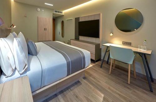 Providencia Hotel | City Express Plus by Marriott Guadalajara Providencia