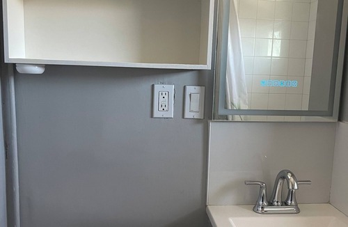New Britain Apartment | Clean, Bright, beautiful view, comfortable stay, close to Park, Hospital, HW,DT.
