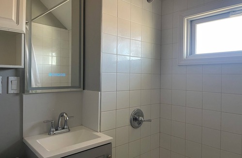 New Britain Apartment | Clean, Bright, beautiful view, comfortable stay, close to Park, Hospital, HW,DT.
