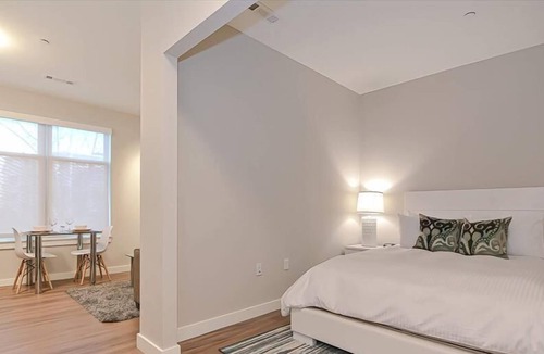 Central-Maverick Square - Paris Street Apartment | Clean + Modern Studio | Full Kitchen | Travel Nurse Friendly | by GLS