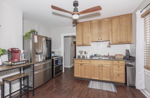 Little Italy Apartment | Cleveland Rocks-Little Italy! Massage chair/Hot tub #3