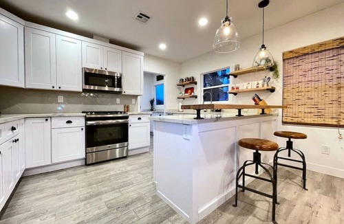 Central Sacramento House | *Close to Hospitals*Secure Yard*Midtown*Driveway Parking*