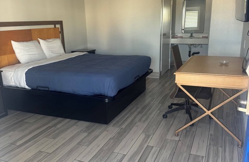 Lynwood Hotel | CLOVER MOTEL
