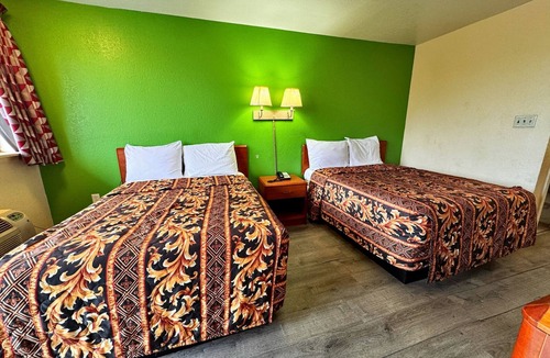 South Richmond Hotel | Cloverleaf Motel Richmond Near Turnpike