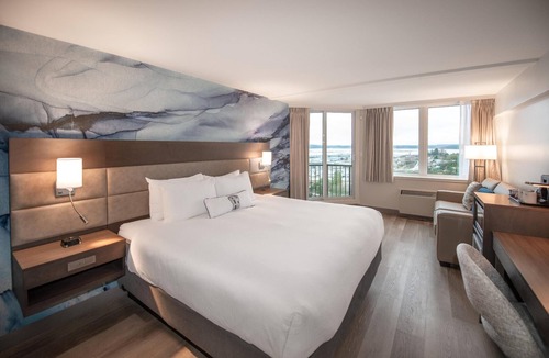 Regional District of Nanaimo Hotel | Coast Bastion Hotel
