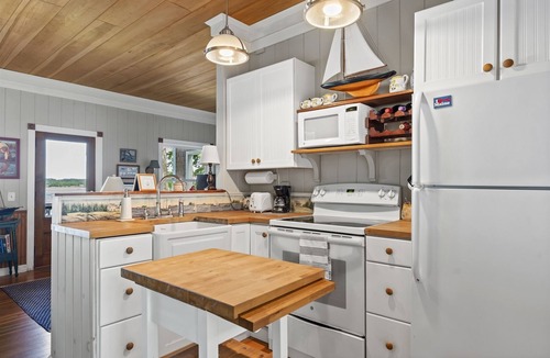 Yarmouth House | Coastal Cottage on Cousins Island: Oceanfront Getaway