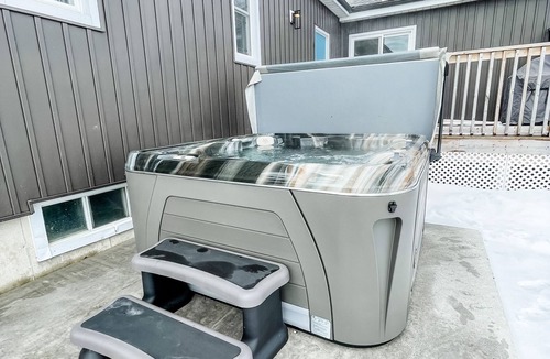 Wellington House | Coastal Hideaway - Lake, Hot Tub & Private Beach