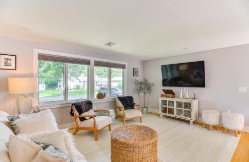Kenyon House | Coastal-Modern Home Less Than 3 Mi to Charlestown Beach!