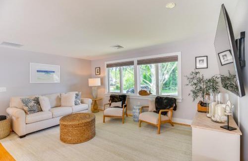 Kenyon House | Coastal-Modern Home Less Than 3 Mi to Charlestown Beach!