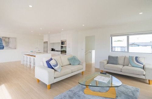 Matarangi Cottage | Coastal Pearl - Matarangi Holiday Home