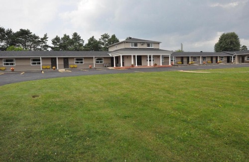 Balderson Hotel | Colonial House Motor Inn