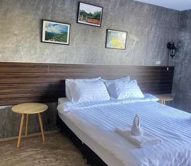 Pa Maet Hotel | Come Moon Loft Hotel