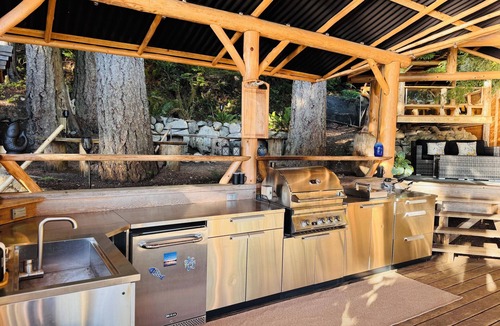 Sunshine Coast Cottage | Come stay with us on the beautiful Sunshine Coast ocean side!