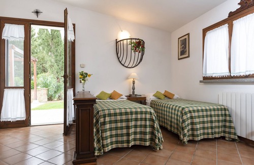 Castiglione della Pescaia House | Comfortable apartment in farmhouse with swimming pool