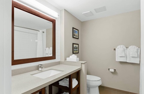 Bowmanville Hotel | Comfort Inn & Suites
