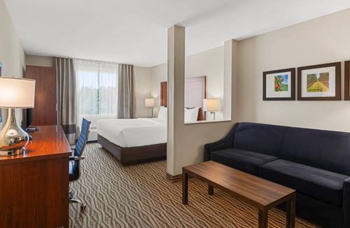 Bowmanville Hotel | Comfort Inn & Suites