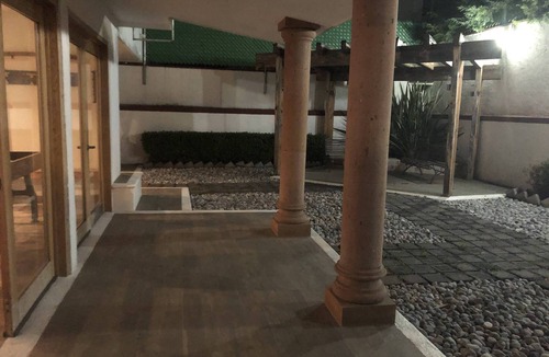 Ciudad Lopez Mateos House | Comfortable Bedroom 1, King size bed, private bathroom and Smart TV 50"