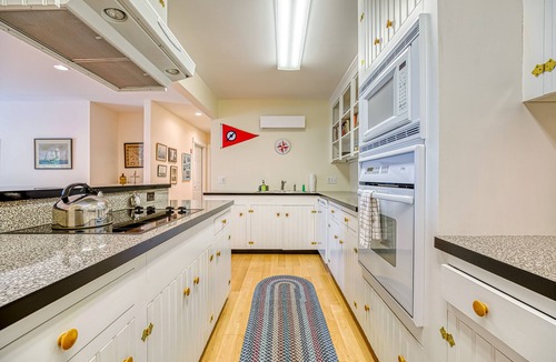 Seal Cove House | Comfortable bayfront home with beautiful views, large deck & on-site tennis