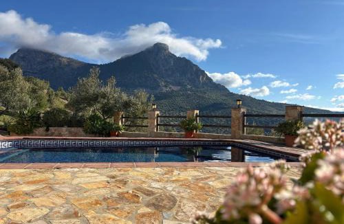 El Gastor Ski Chalet | Comfortable Chalet in El Gastor with Private Pool