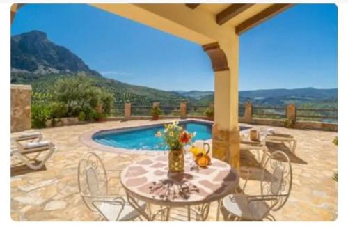 El Gastor Ski Chalet | Comfortable Chalet in El Gastor with Private Pool